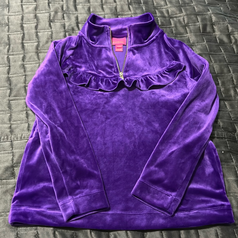Like new condition. Lilly Pulitzer pullover.